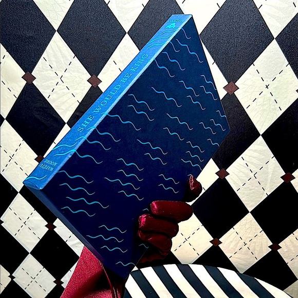 She Would Be King| Signed Hardcover by Wayétu Moore | Powell’s Slipcase - Picture 8 of 8